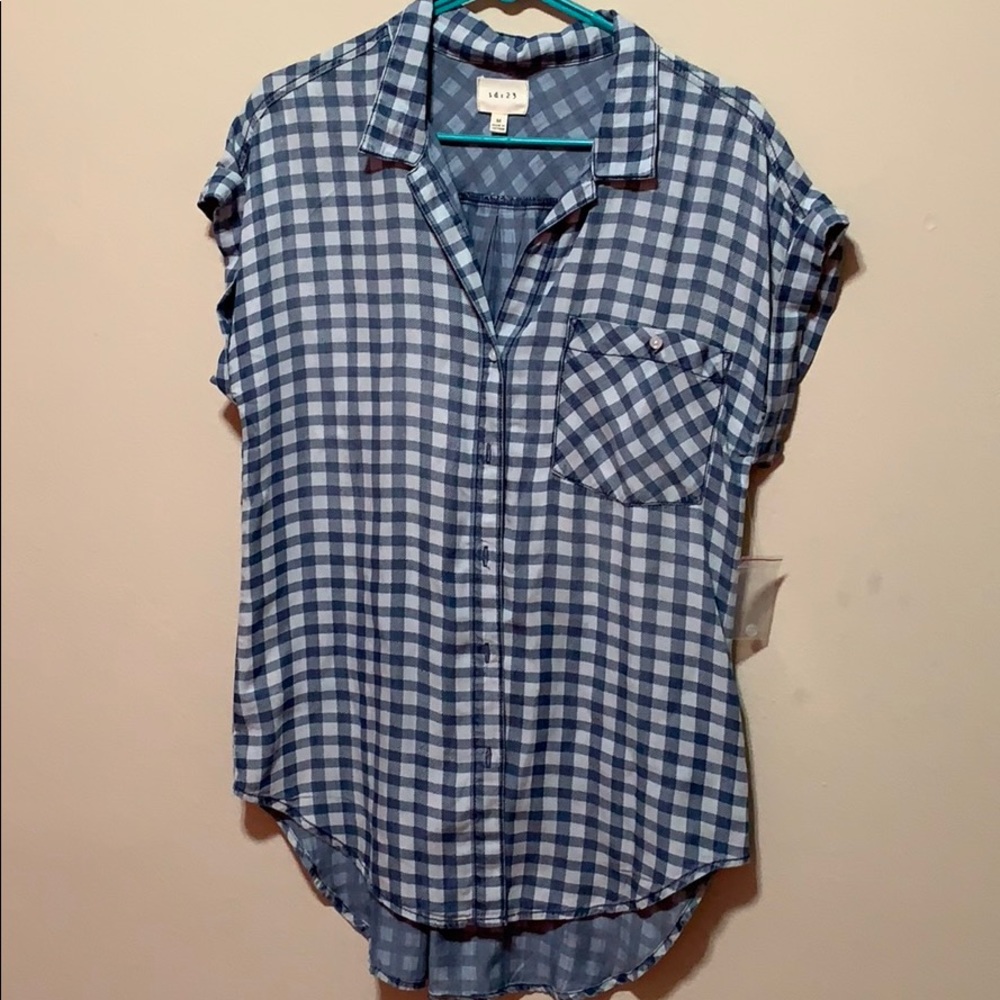 Plaid short sleeved shirt